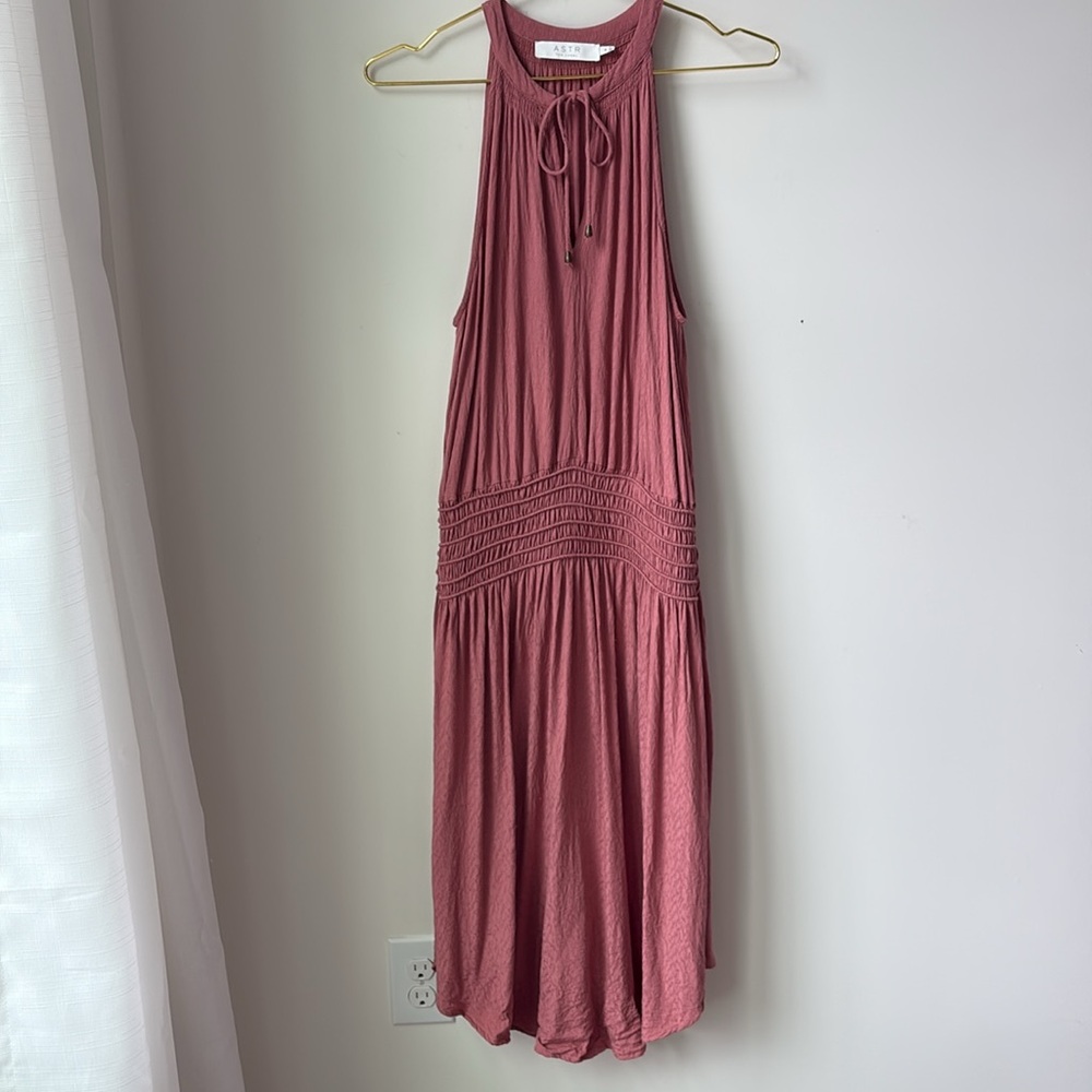 Astr the Label Sleeveless Midi Dress Smocked Middle Tie Neck Date Night Size M